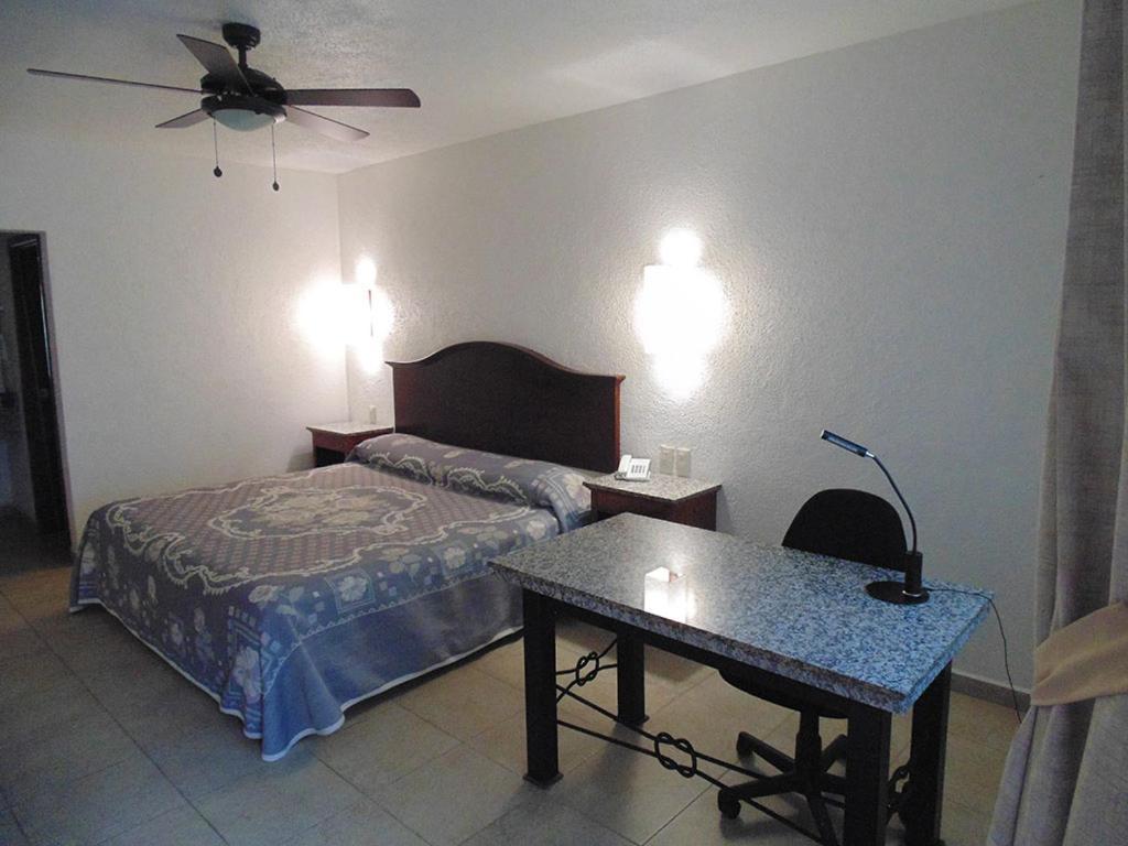 Hotel Hacienda Ciudad Guzman Esterno foto